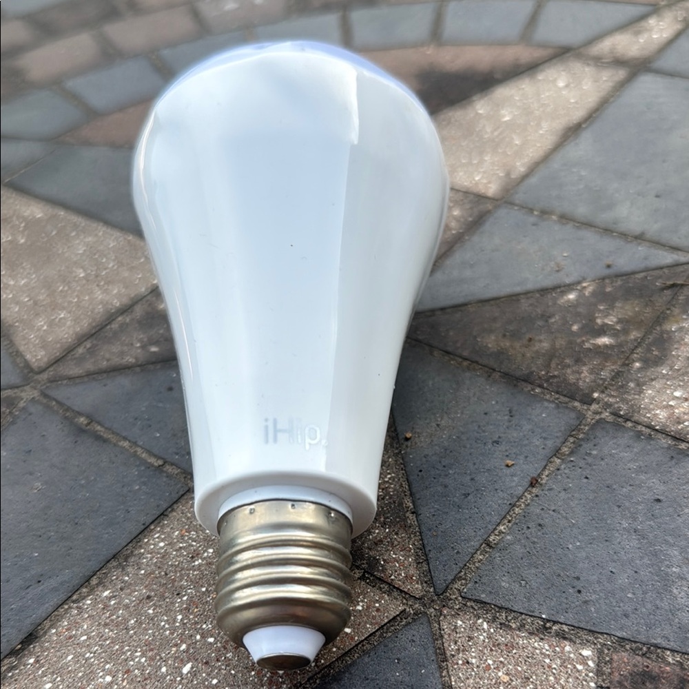 iHip White Smart Light Bulb